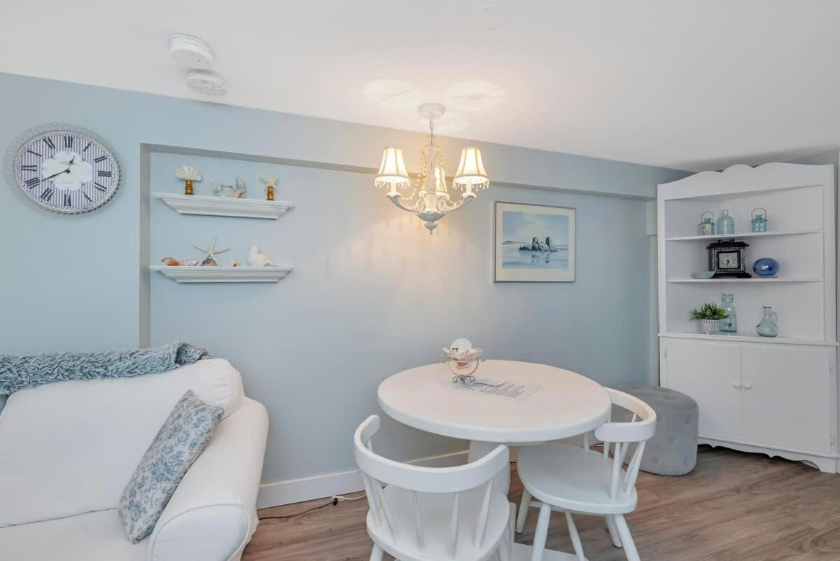 Quaint 1 Bedroom Lower Suite In Victoria, Bc Exteriér fotografie