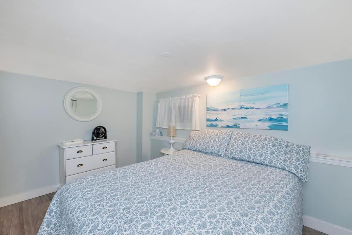 Quaint 1 Bedroom Lower Suite In Victoria, Bc Exteriér fotografie