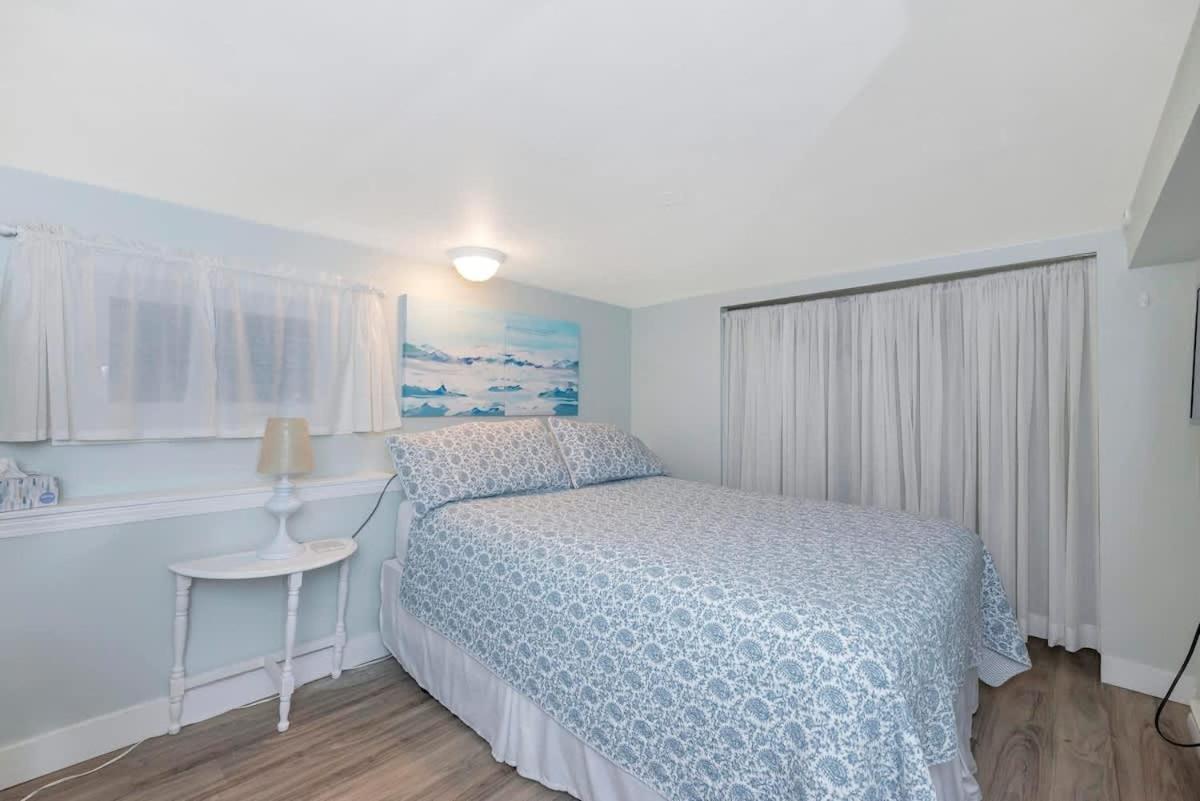 Quaint 1 Bedroom Lower Suite In Victoria, Bc Exteriér fotografie