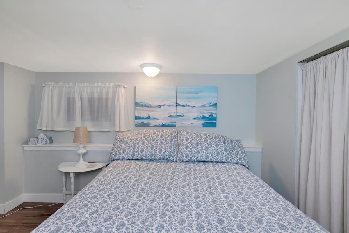 Quaint 1 Bedroom Lower Suite In Victoria, Bc Exteriér fotografie