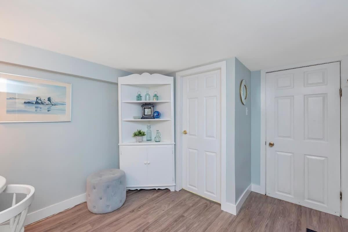 Quaint 1 Bedroom Lower Suite In Victoria, Bc Exteriér fotografie
