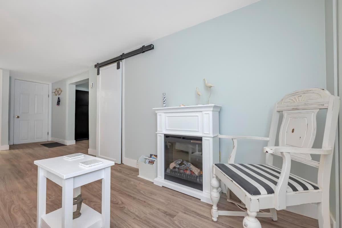 Quaint 1 Bedroom Lower Suite In Victoria, Bc Exteriér fotografie