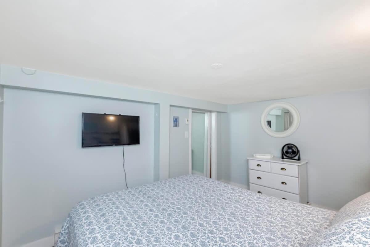 Quaint 1 Bedroom Lower Suite In Victoria, Bc Exteriér fotografie