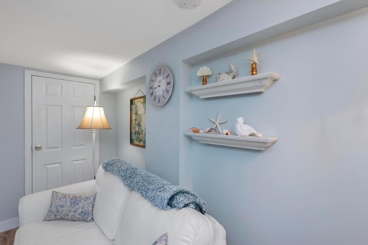 Quaint 1 Bedroom Lower Suite In Victoria, Bc Exteriér fotografie